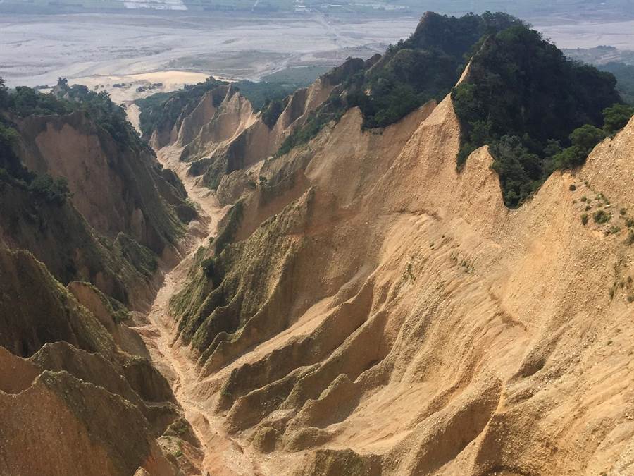 三義郷と苑裡鎮の境にある火炎山は「台湾百大必訪歩道」の一位に選ばれ 三義郷と苑裡鎮の境にある火炎山は「台湾百大必訪歩道」の一位に選ばれ