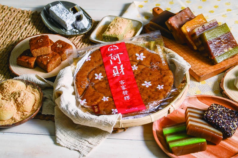 苗栗縣政府文化觀光局，新增銅鑼鄉「阿財米食」借問站，銷售各式客家米食是其特色。