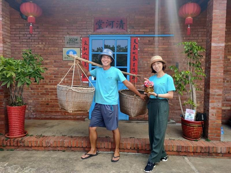 帶著旅客玩遍通霄的三合院夫妻倆。