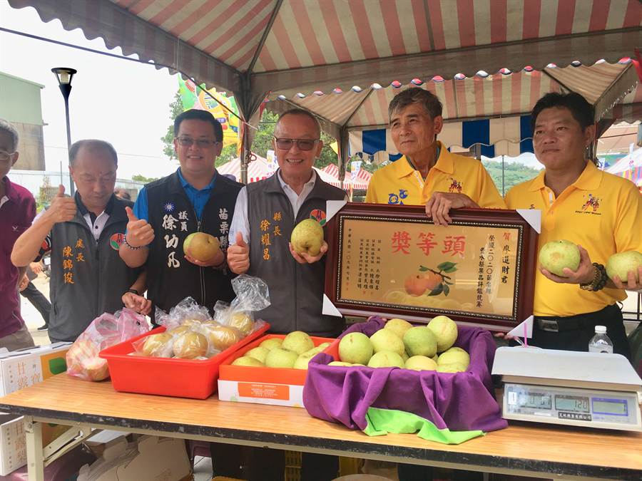 三灣水梨節行銷口感清脆、水分充足的三灣梨，苗栗縣長徐耀昌推薦在地高品質鮮果。