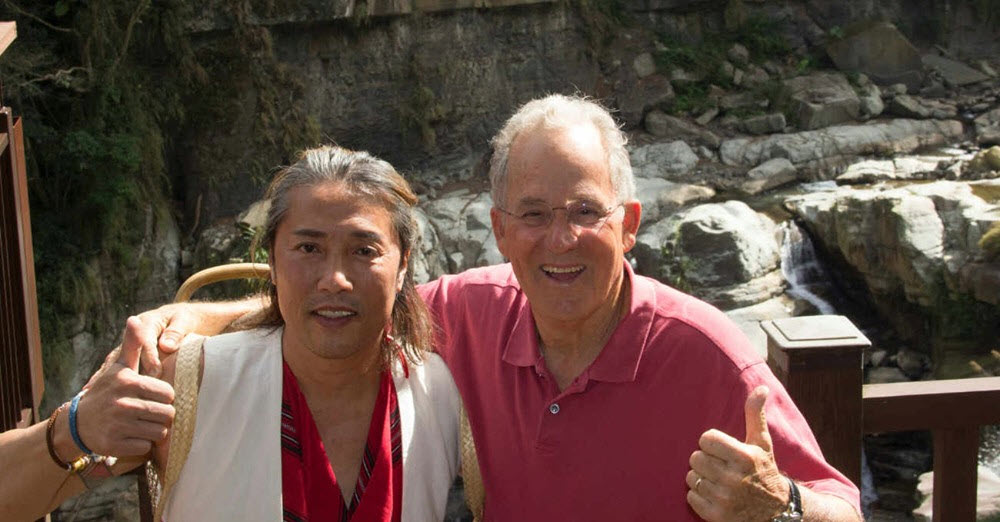 司会者のロセンドは物語形式で番組を編成しており 司会者のロセンドは物語形式で番組を編成しており