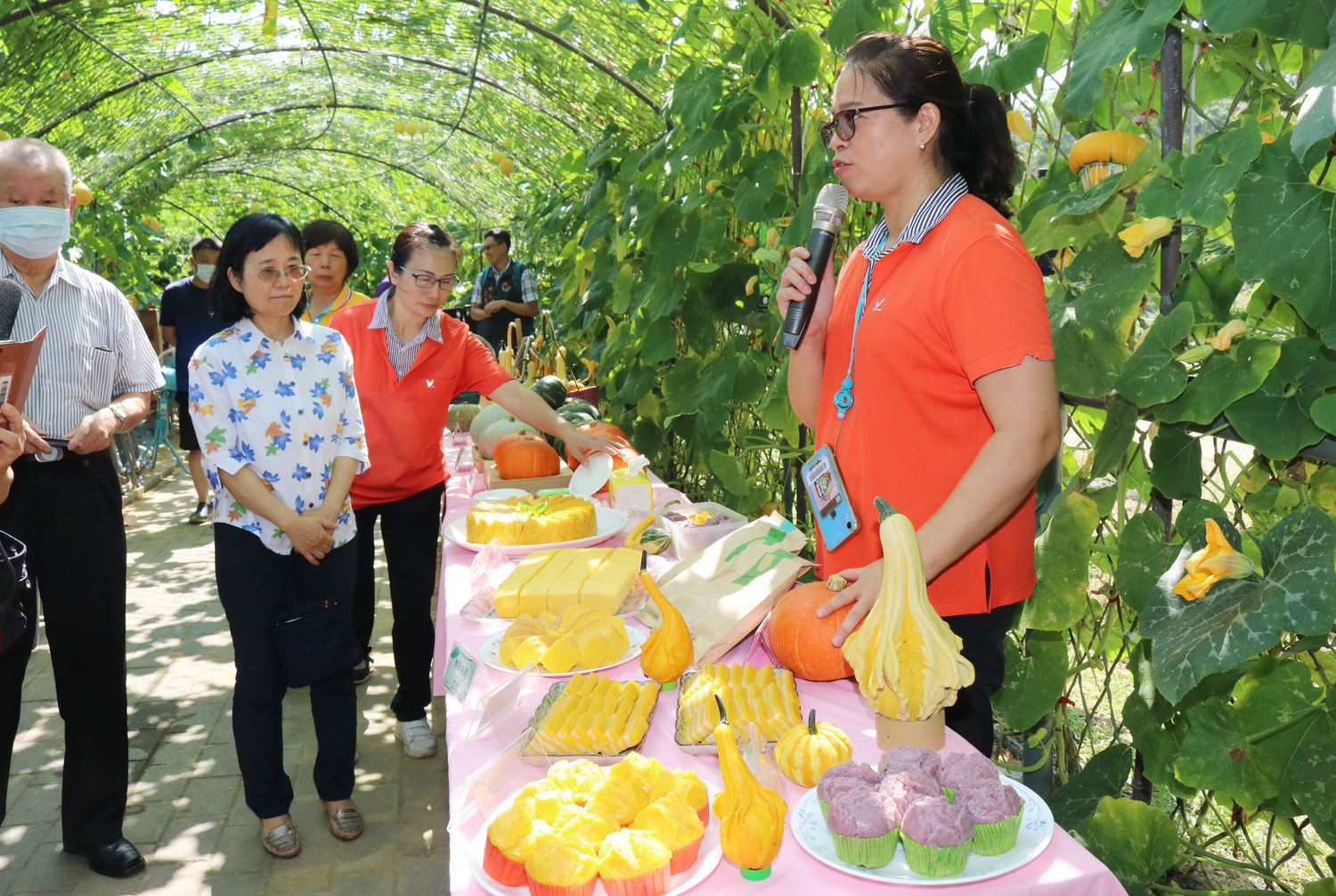 今年農會與農糧署大力推動米穀粉製作的南瓜米發糕、南瓜古早味蛋糕、鮮奶戚風蛋糕、南瓜九層糕等糕點