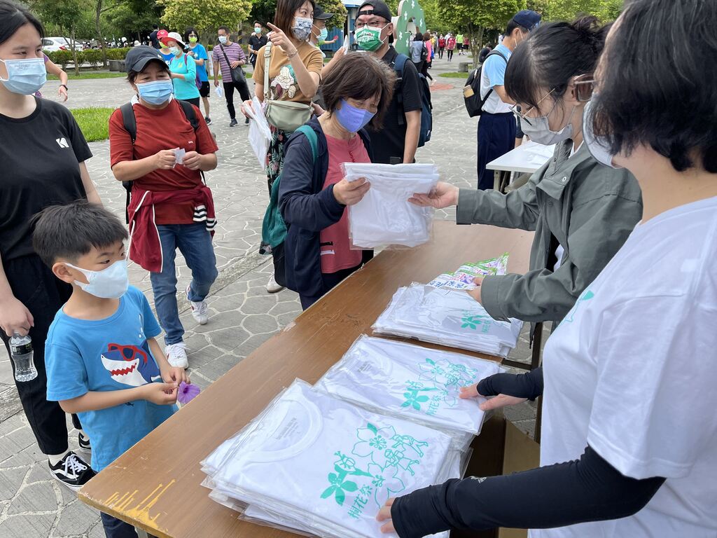 全程參與民眾憑兌換券換紀念T恤一件