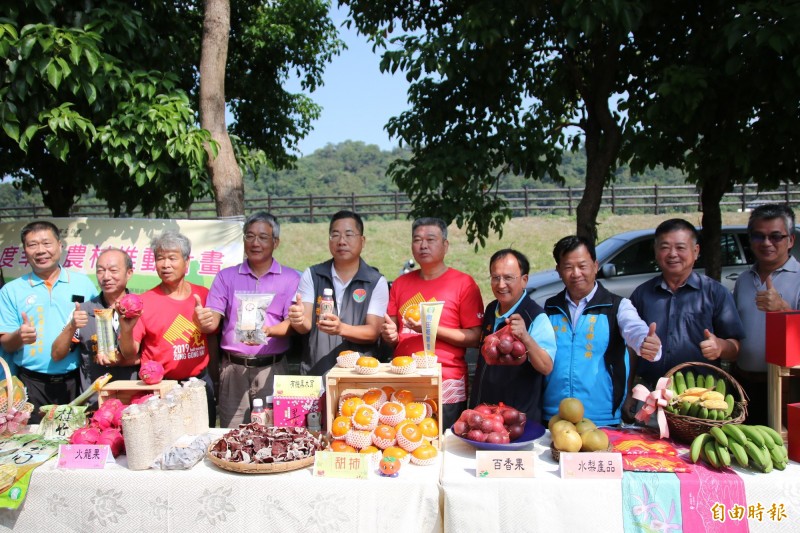 南庄山水節期間正逢當地農特產產期，屆時將有甜柿、木耳、火龍果、百香果、鱒魚等各種在地好味道供遊客選購。