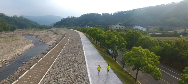 南庄山水節路跑活動沿途經田園景緻及山水風光，每年總吸引數千跑者參賽，堪為全國經典路跑賽事之一。