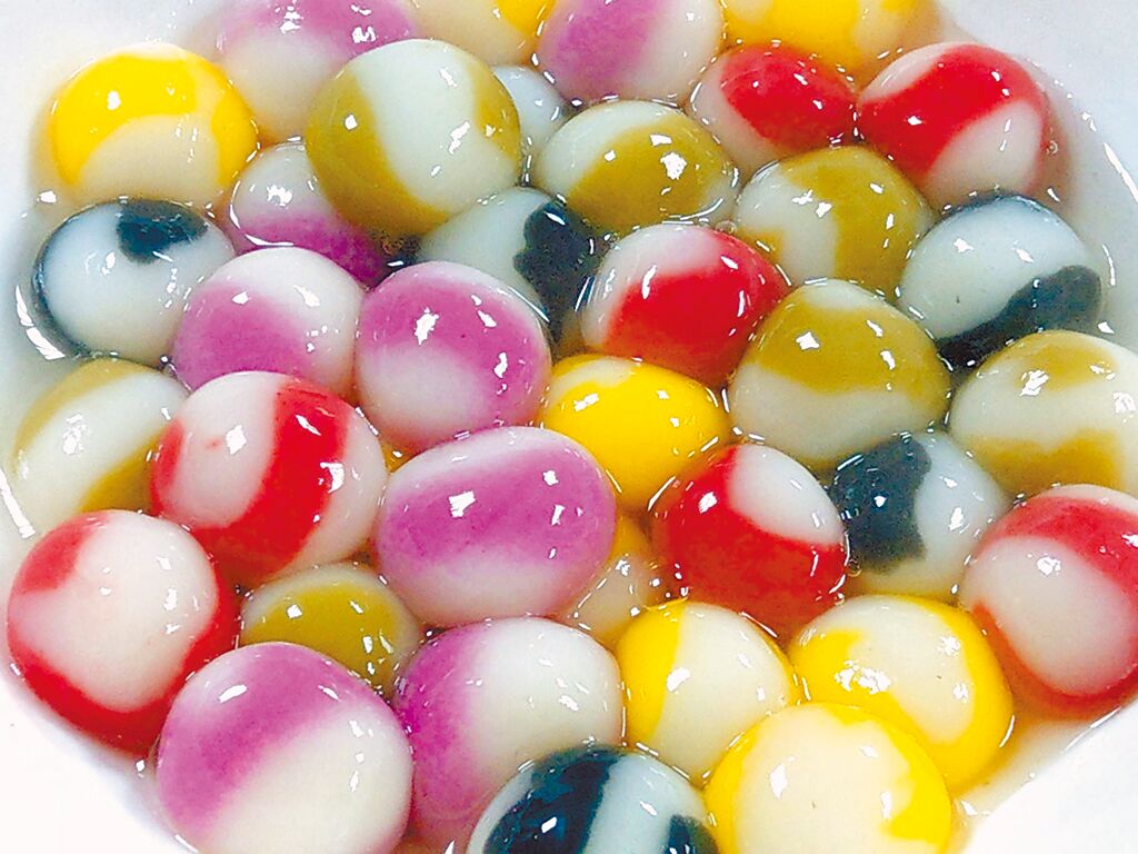 嘉志閣第十四屆客家粄仔節活動開跑，圖為琉璃湯圓。