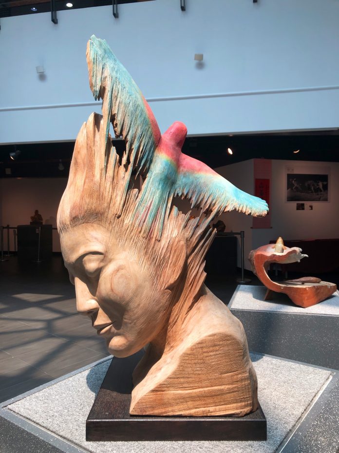 如鳥出籠－樟木－黃國書－台灣