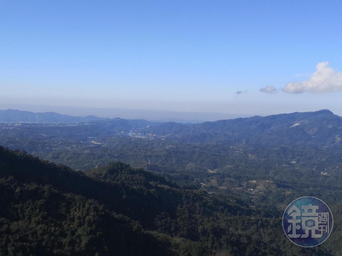 廣闊的視野，可遠眺明德水庫。
