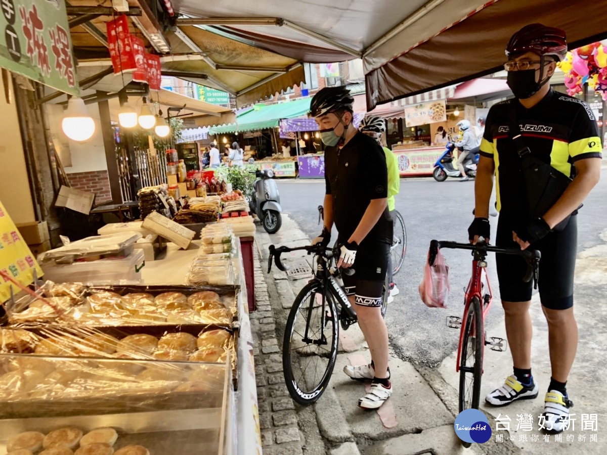 提供200元消費券讓車友大啖北埔老街特色客家美食