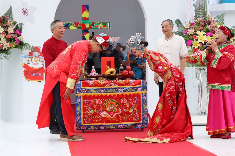 新人循古禮對拜