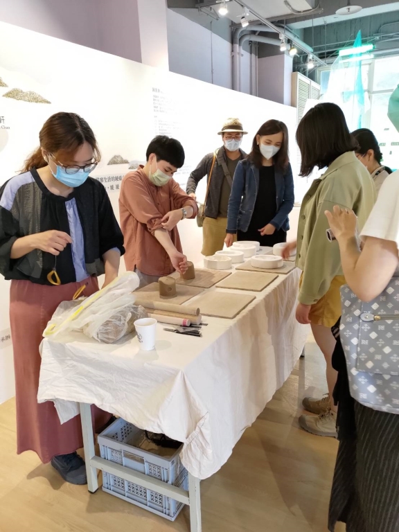 民眾可以深入體驗陶土翻模創作樂趣