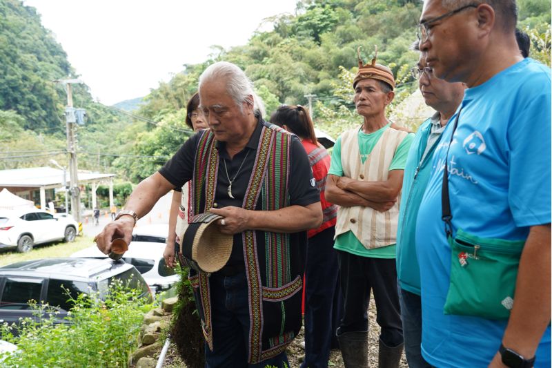 沿途有眾多野生植物、壯闊的自然山林美景