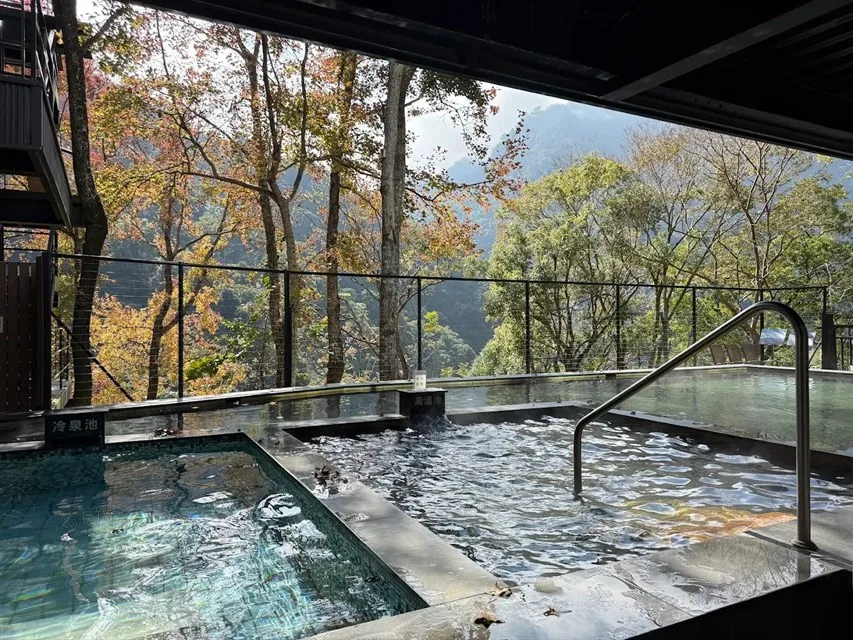 泰安具備水質乳白透明、觸感細緻的弱鹼性碳酸泉