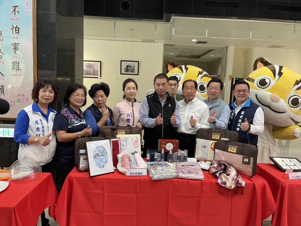 特別精心挑選具有傳統祝福且實用的六大禮品，要送給喜愛苗栗客家文化的新人們