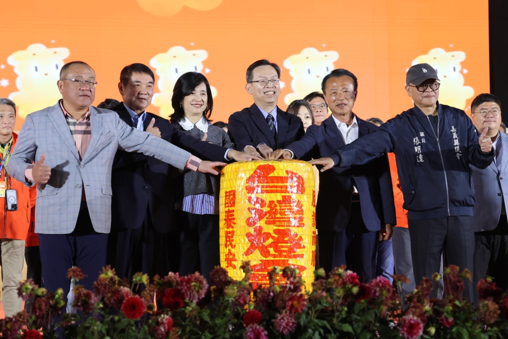 縣長鍾東錦議長李文斌接燈儀式