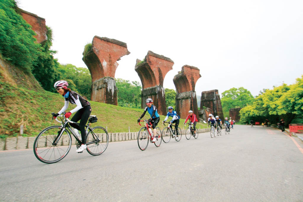 舊山線休間農業區位於三義勝興車站一帶，到此一遊能感受到充滿濃厚的復古、舊鐵道和客家文化風采