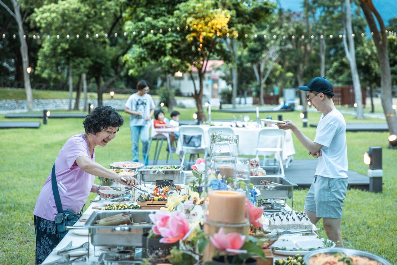花卉布置與戶外餐桌的「花卉餐桌音樂會」