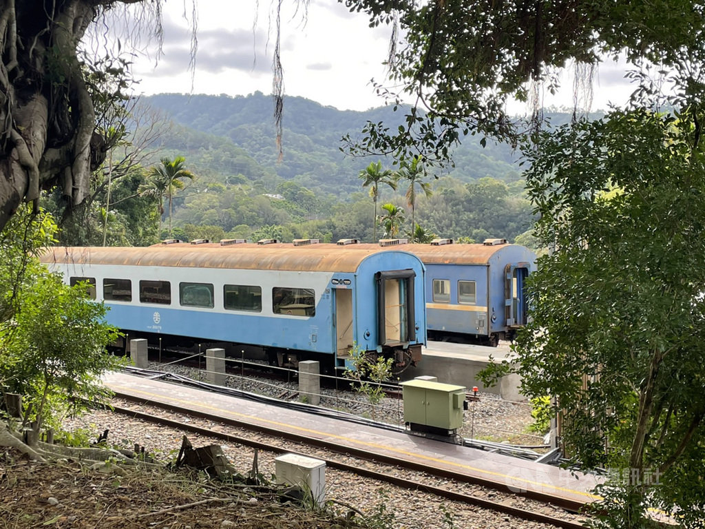 苗栗縣舊山線鐵道自行車營運後，成為國內熱門景點，三義鄉公所特別向台鐵標購舊車廂放置在龍騰斷橋周邊，未來將提供年輕朋友作為文化創意展示空間，盼能營造三義青創新據點。