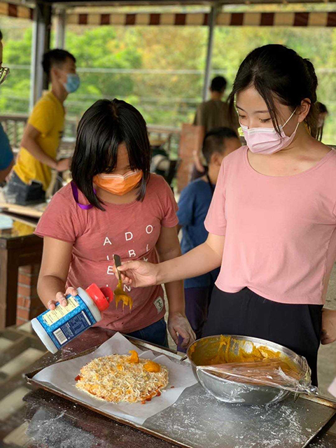 親自下田感受多元農事的樂趣，並在田園享用豐盛的烤肉趴